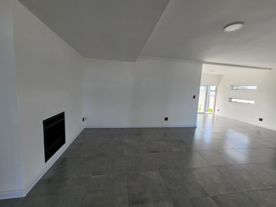 To Let 3 Bedroom Property for Rent in Aston Bay Eastern Cape